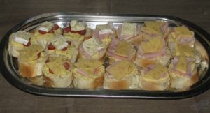 Připravené jednohubky před zapečením