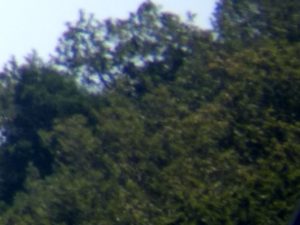 Pohled na obzor skrz dalekohled, při maximálním zvětšení